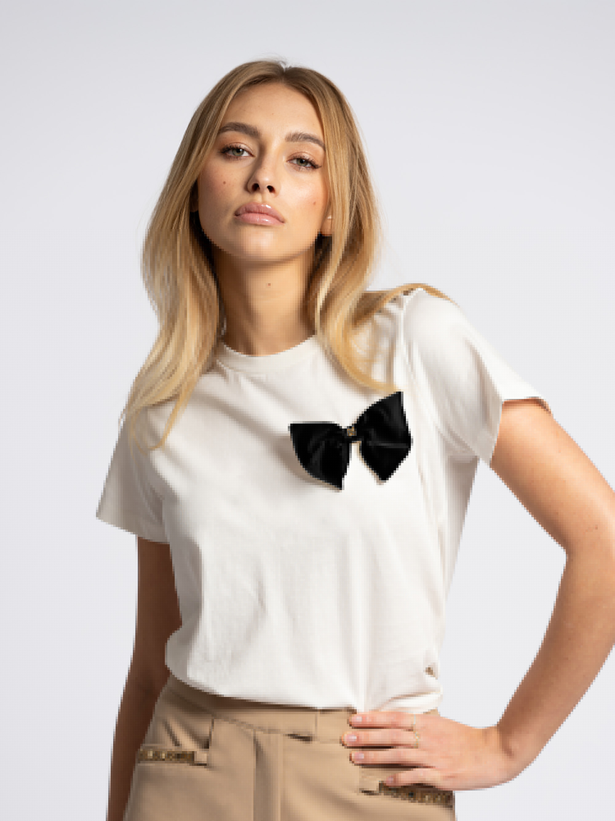 T-shirt with decorative bow