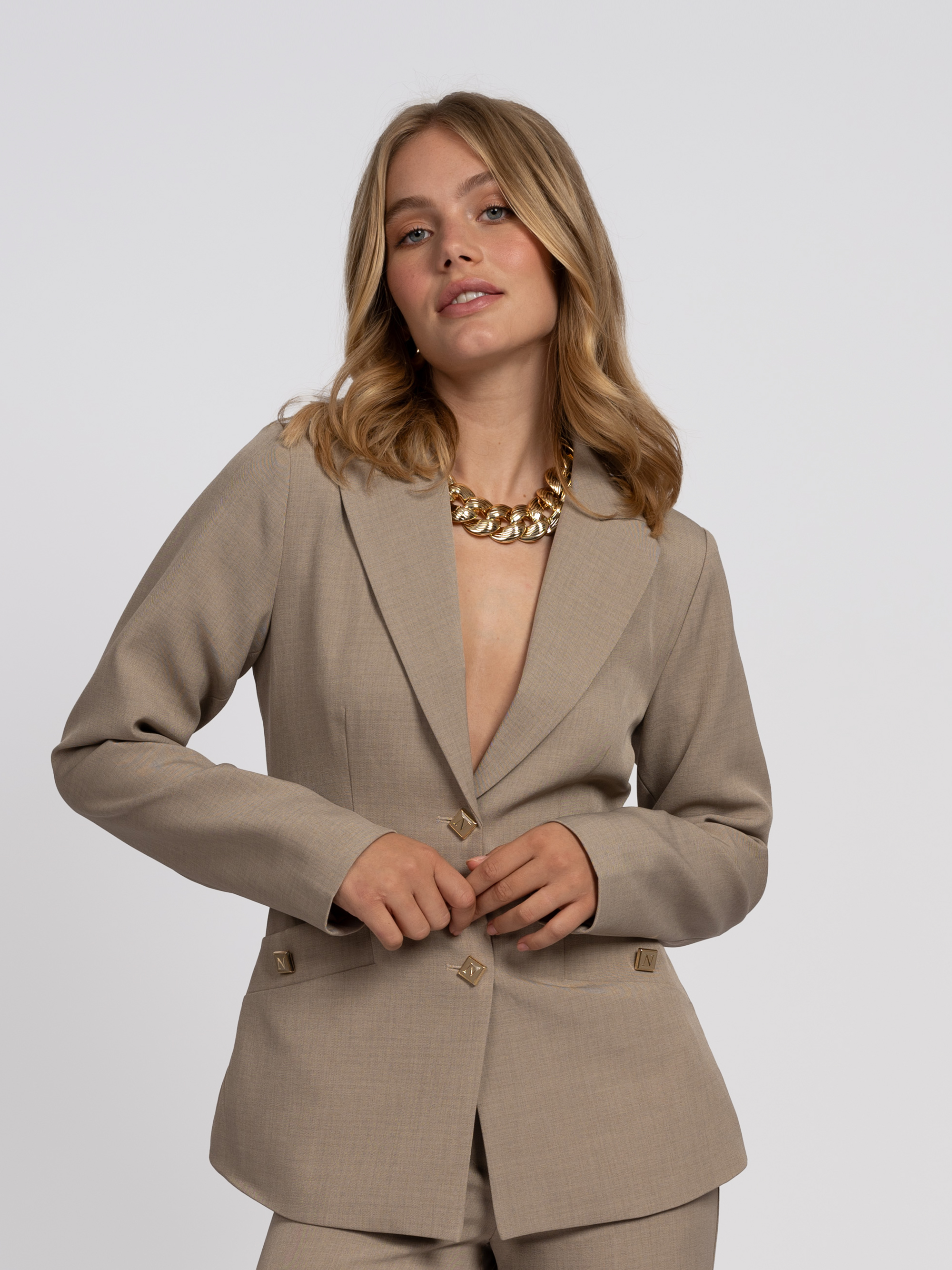 Aansluitende gemêleerde blazer