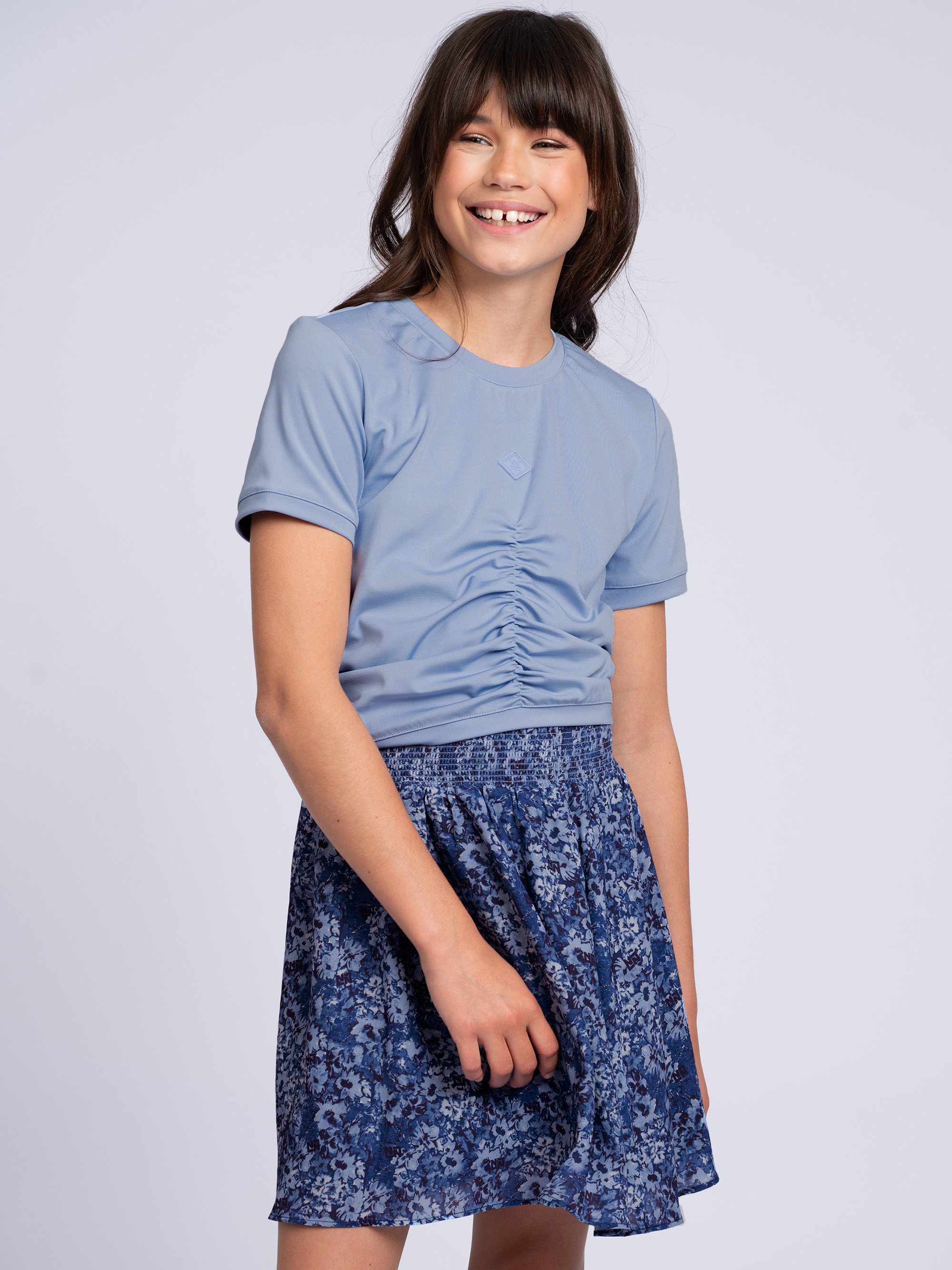 Short skirt with floral print and elastic waistband