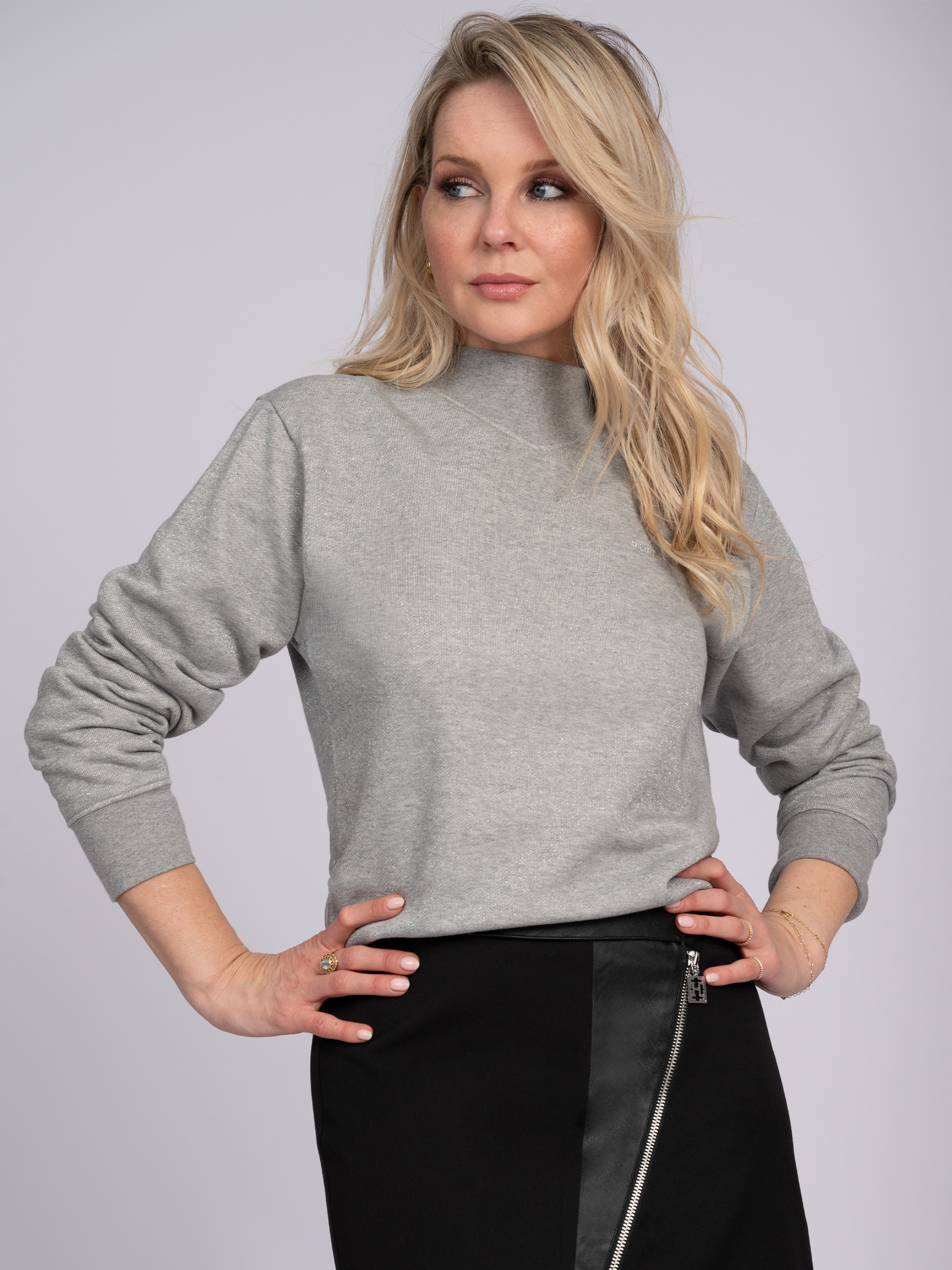 Sweater with glitter and FH logo