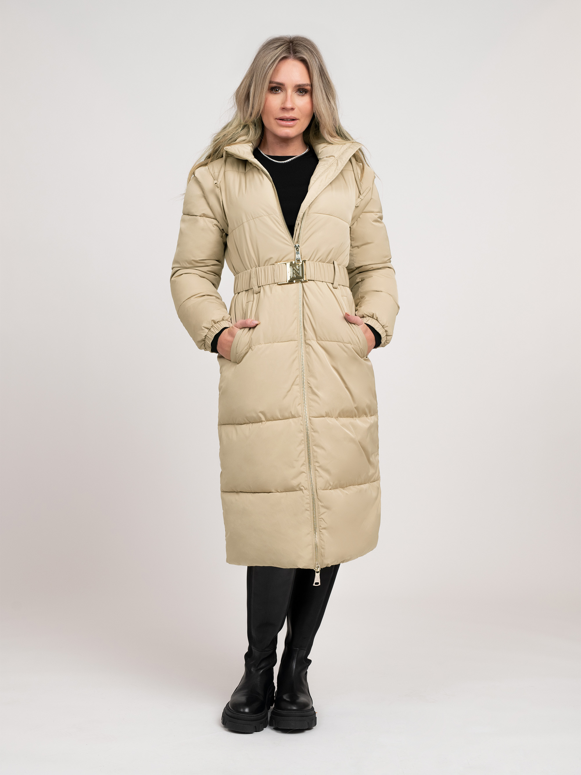 Long Puffer coat with removable sleeves 