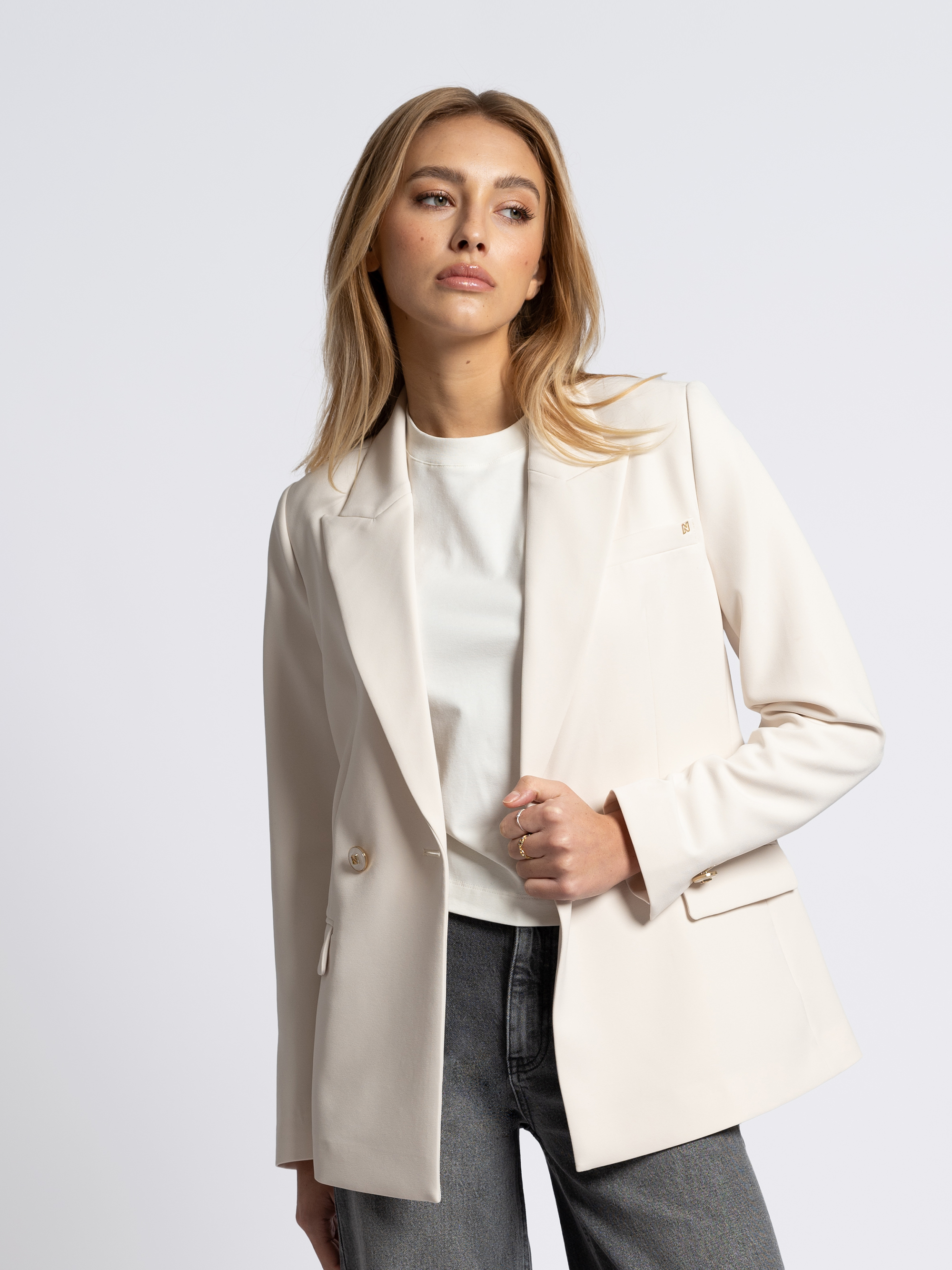 Classic blazer with mother-of-pearl buttons