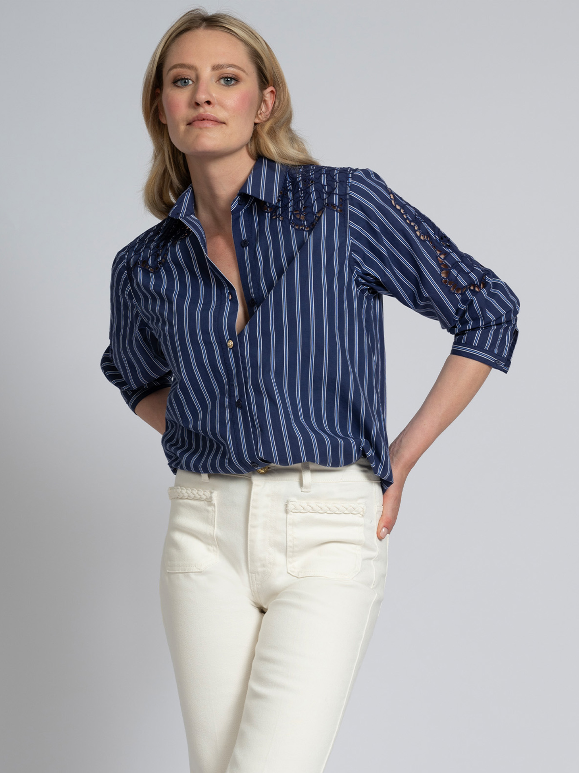 Gestreepte blouse met kanten cut-out details