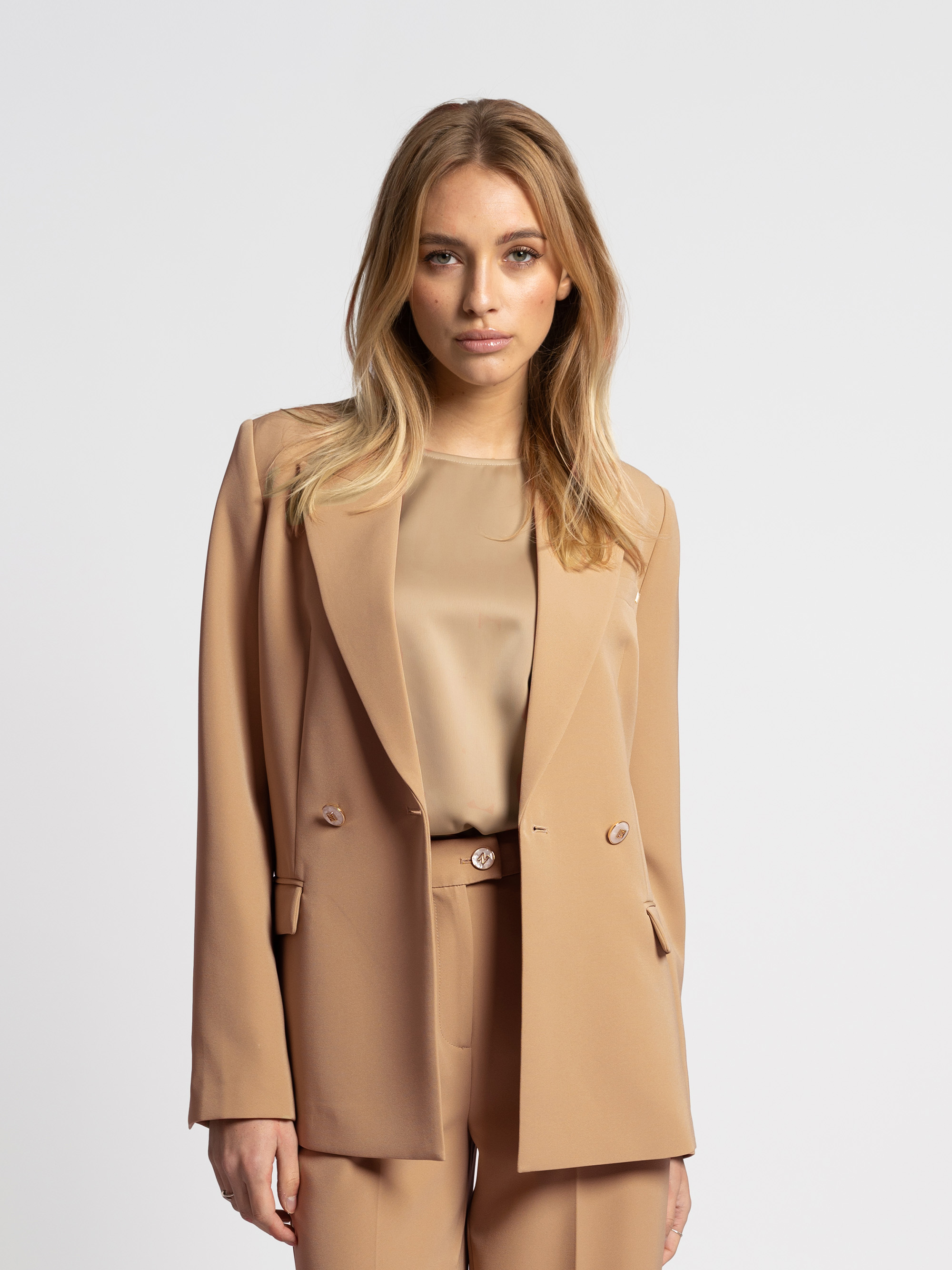 Klassieke blazer met parelmoer knopen