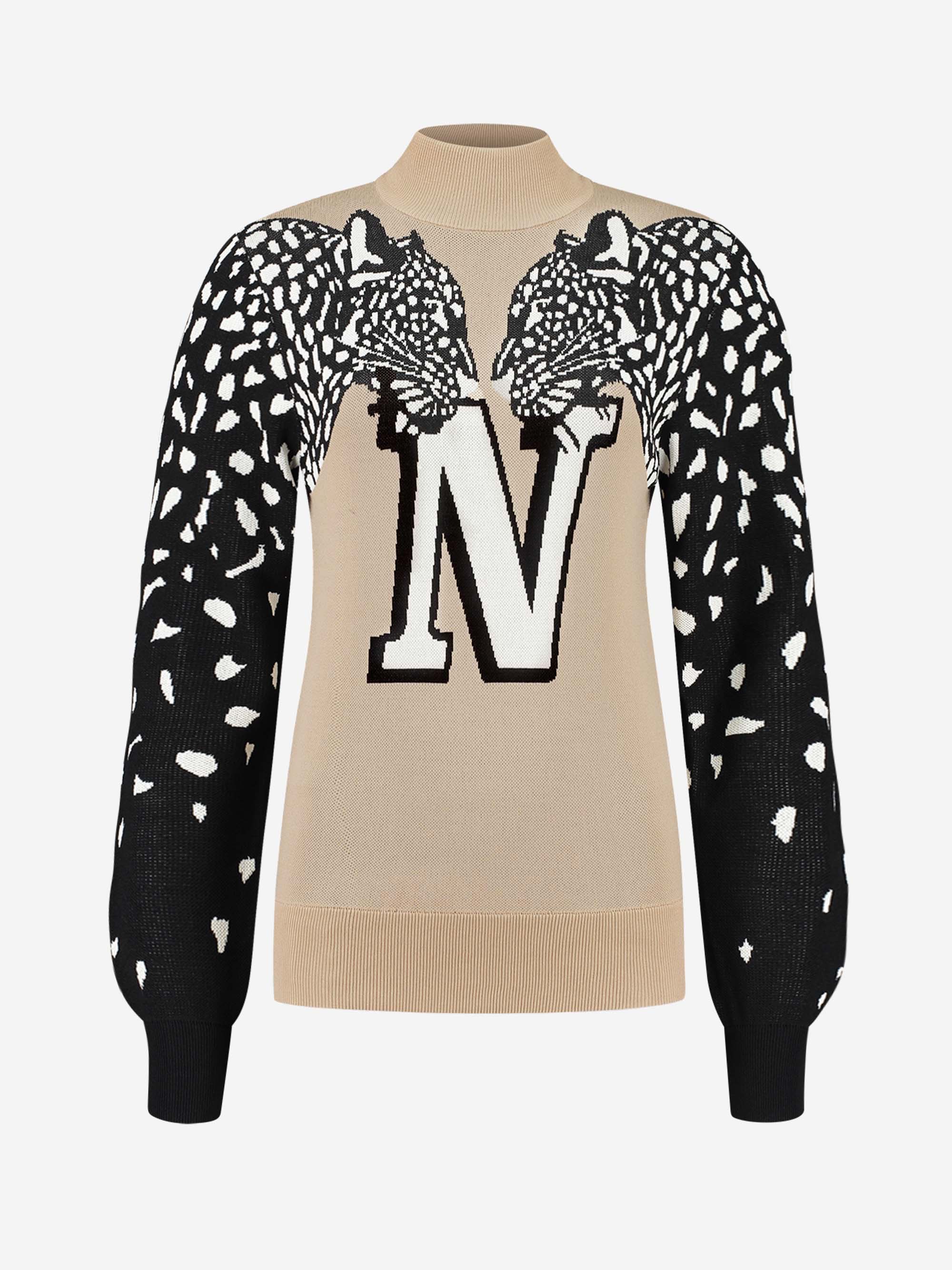 Pullover with leopards 