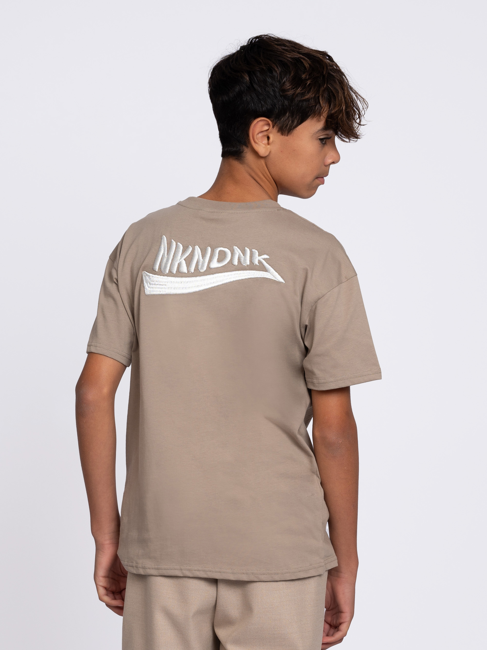 Basic T-shirt met geborduurd logo
