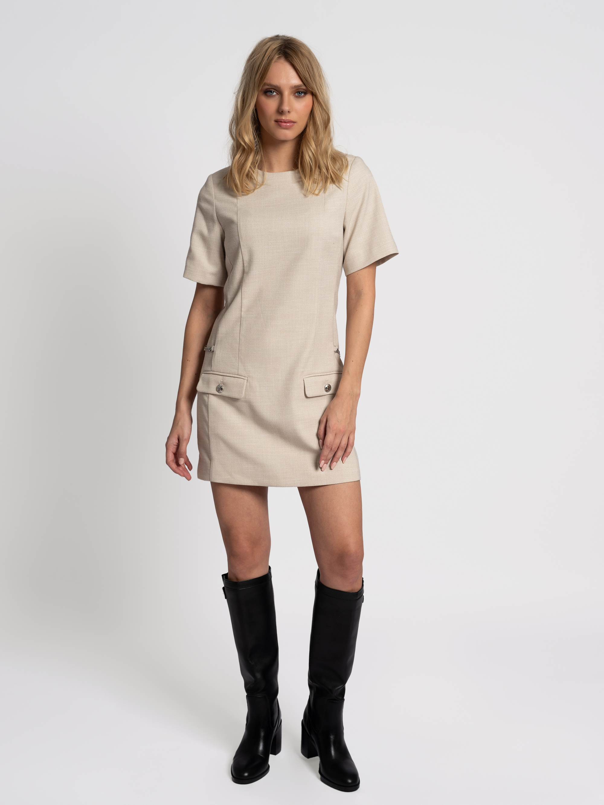Gemêleerde jurk met kettingdetails