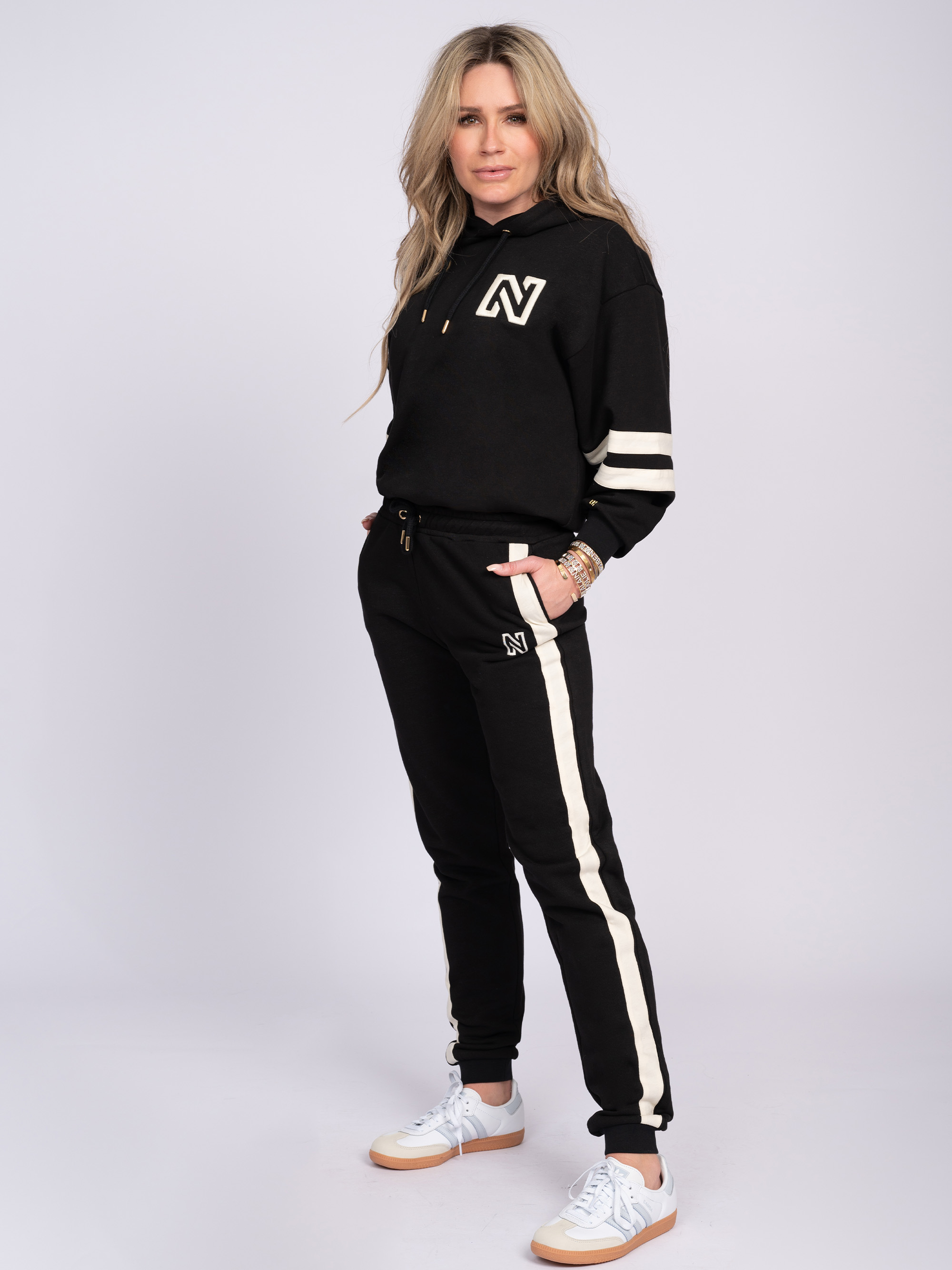 Joggingbroek met strepen aan zijkant