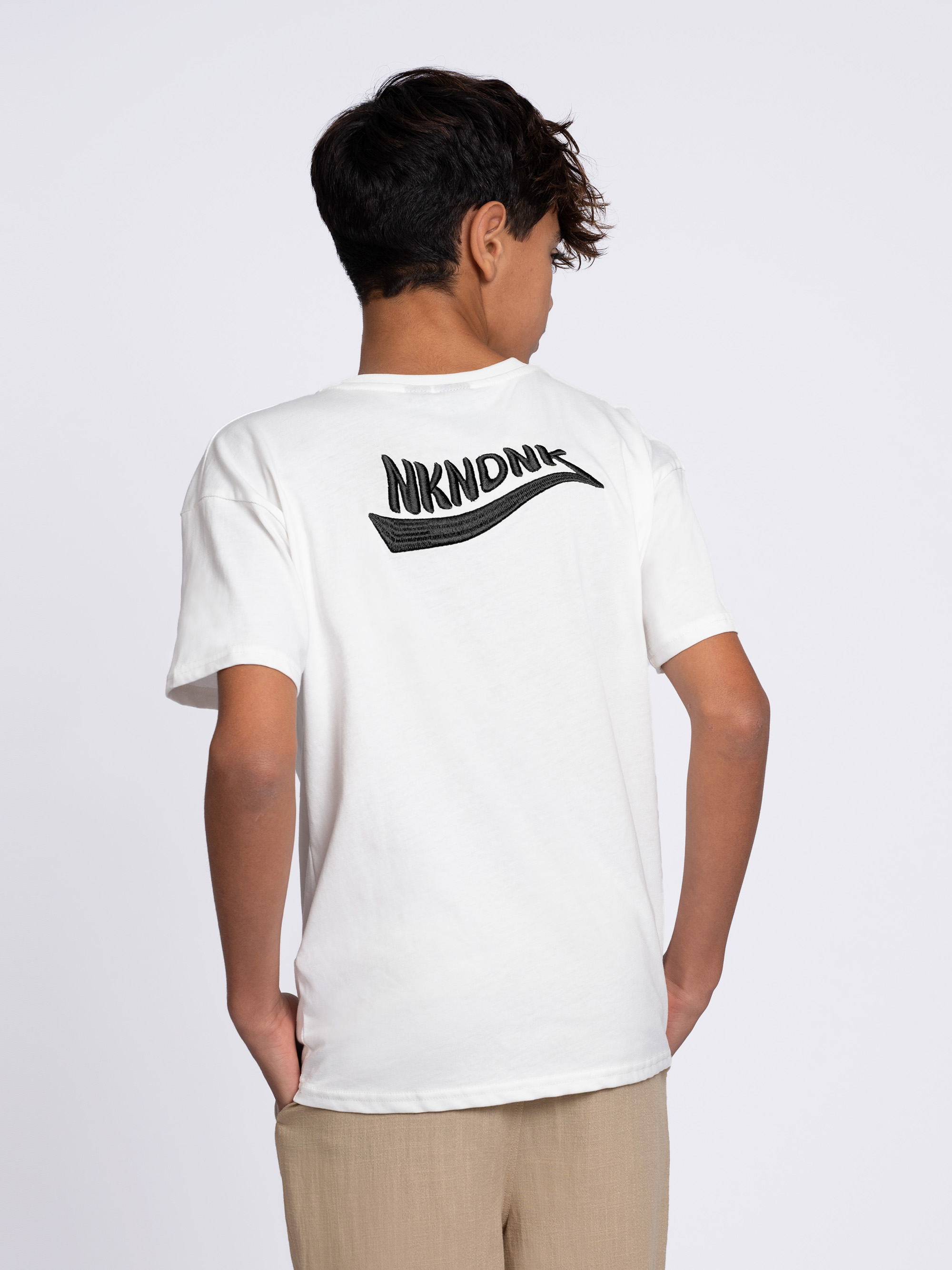 Basic T-shirt met geborduurd logo