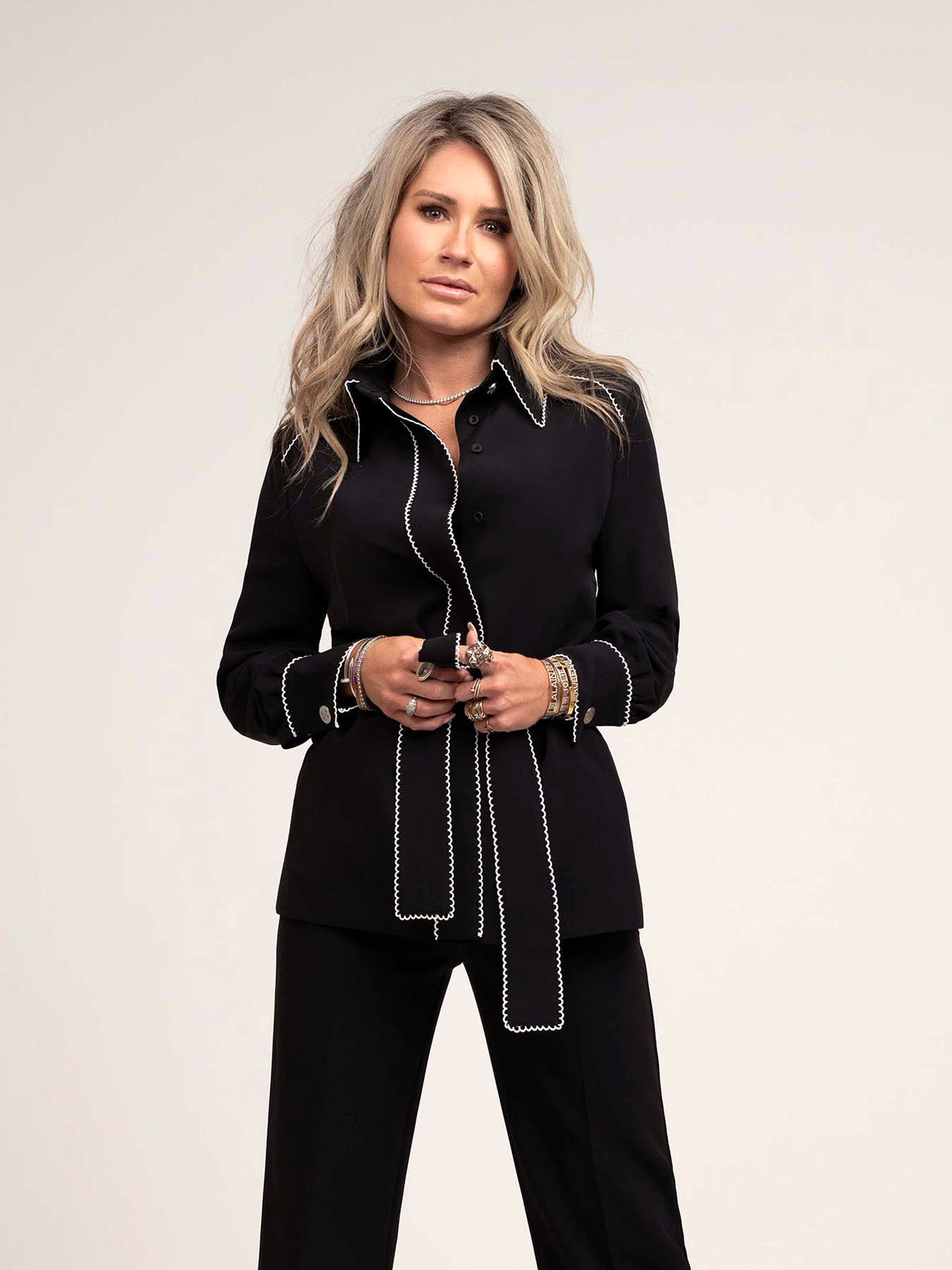 Contrasting blouse with tie belt