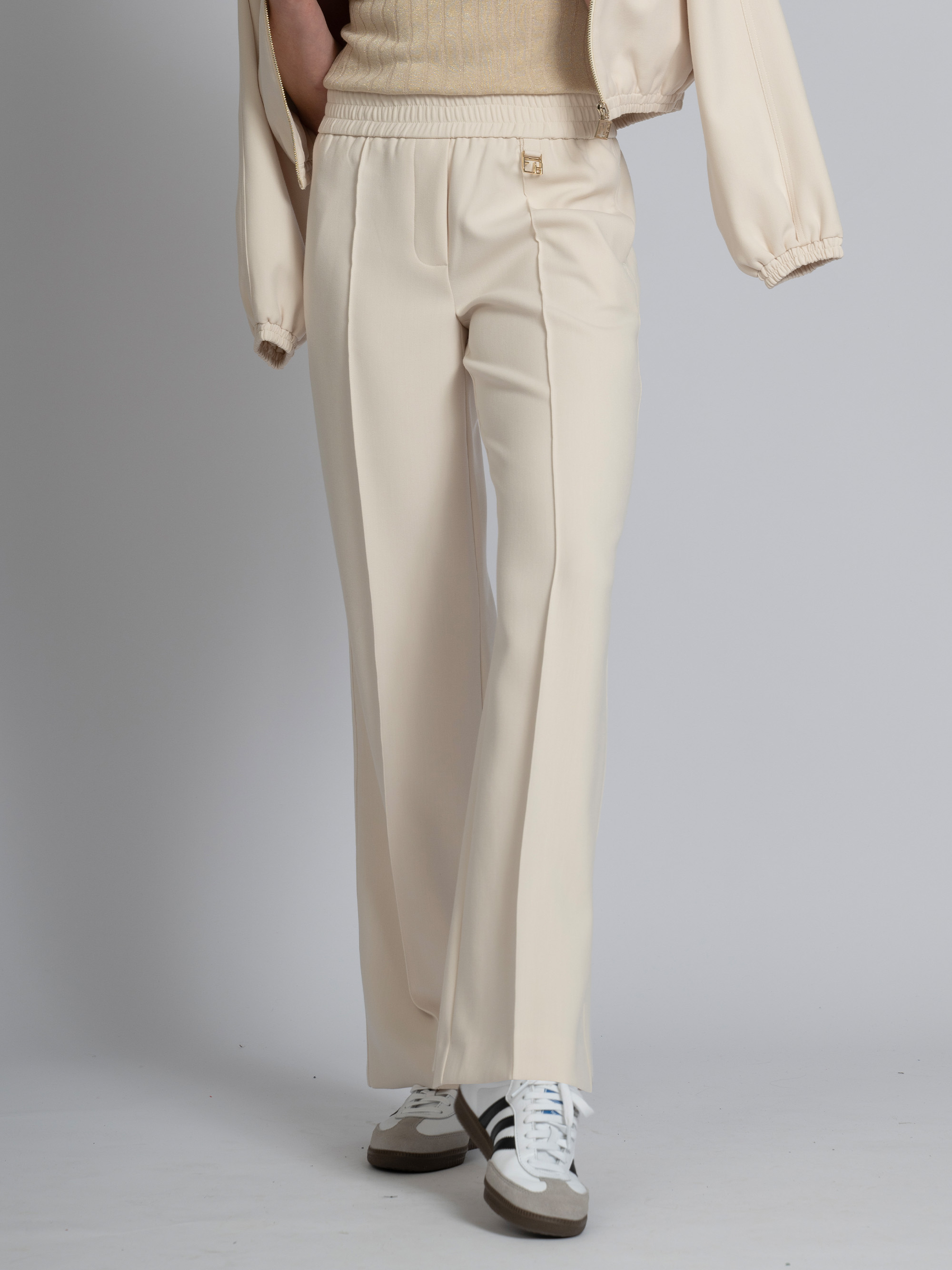 Loose-fitting trousers with elastic waist and FH logo