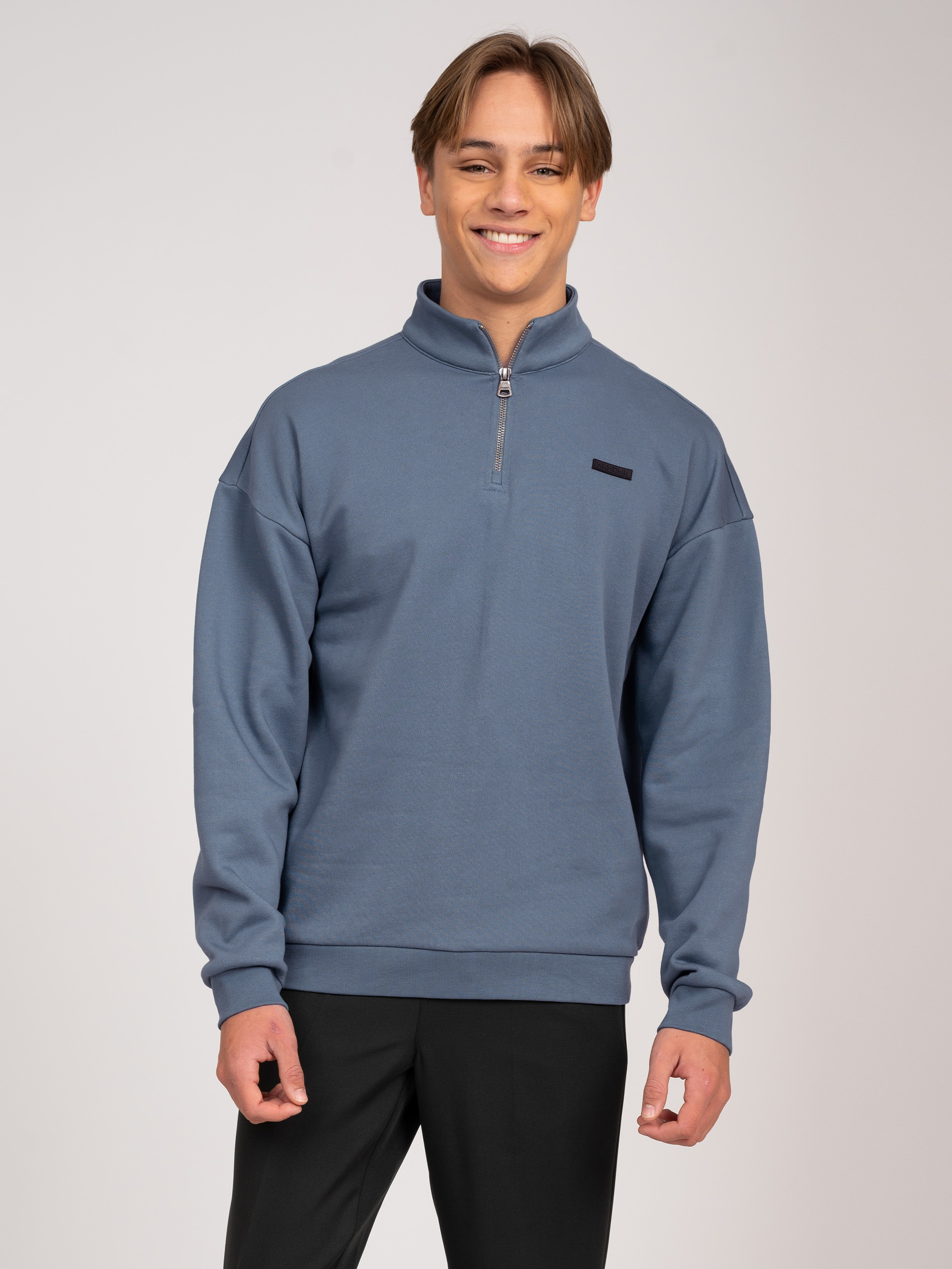 Sweatshirt with zipper