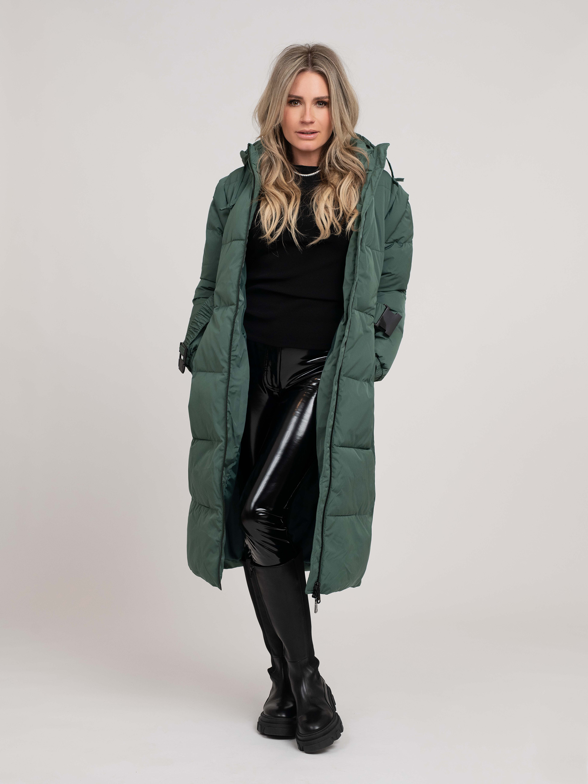 Long Puffer coat with removable sleeves 