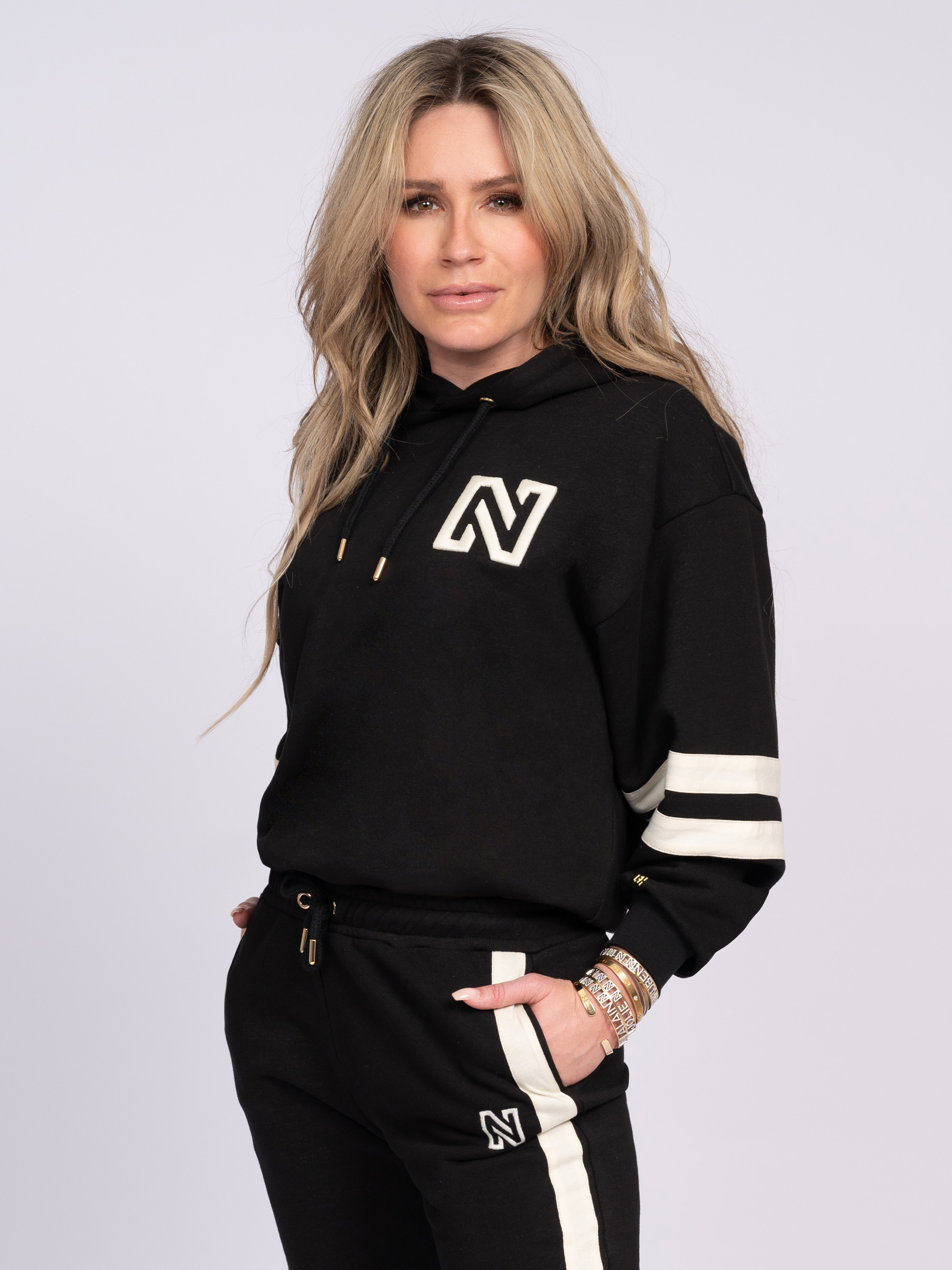 Short hoodie with N logo