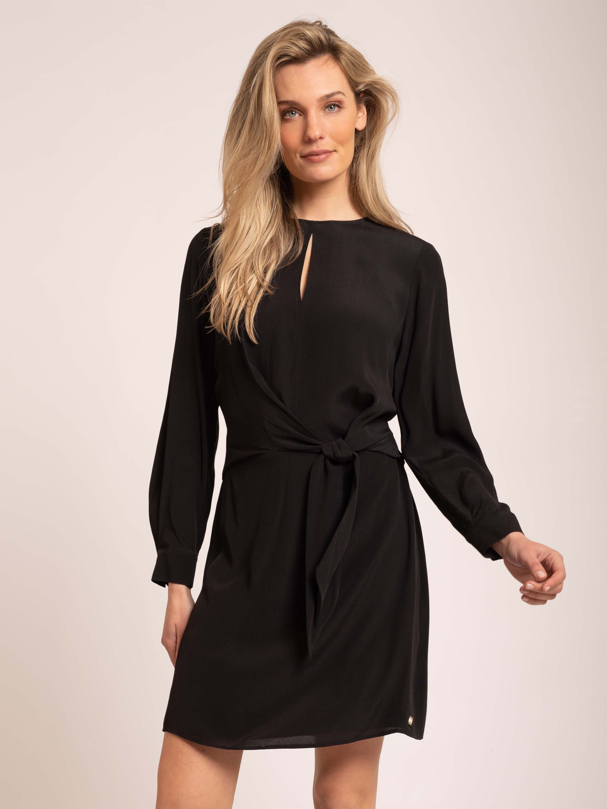 Nikkie ruby dress deals