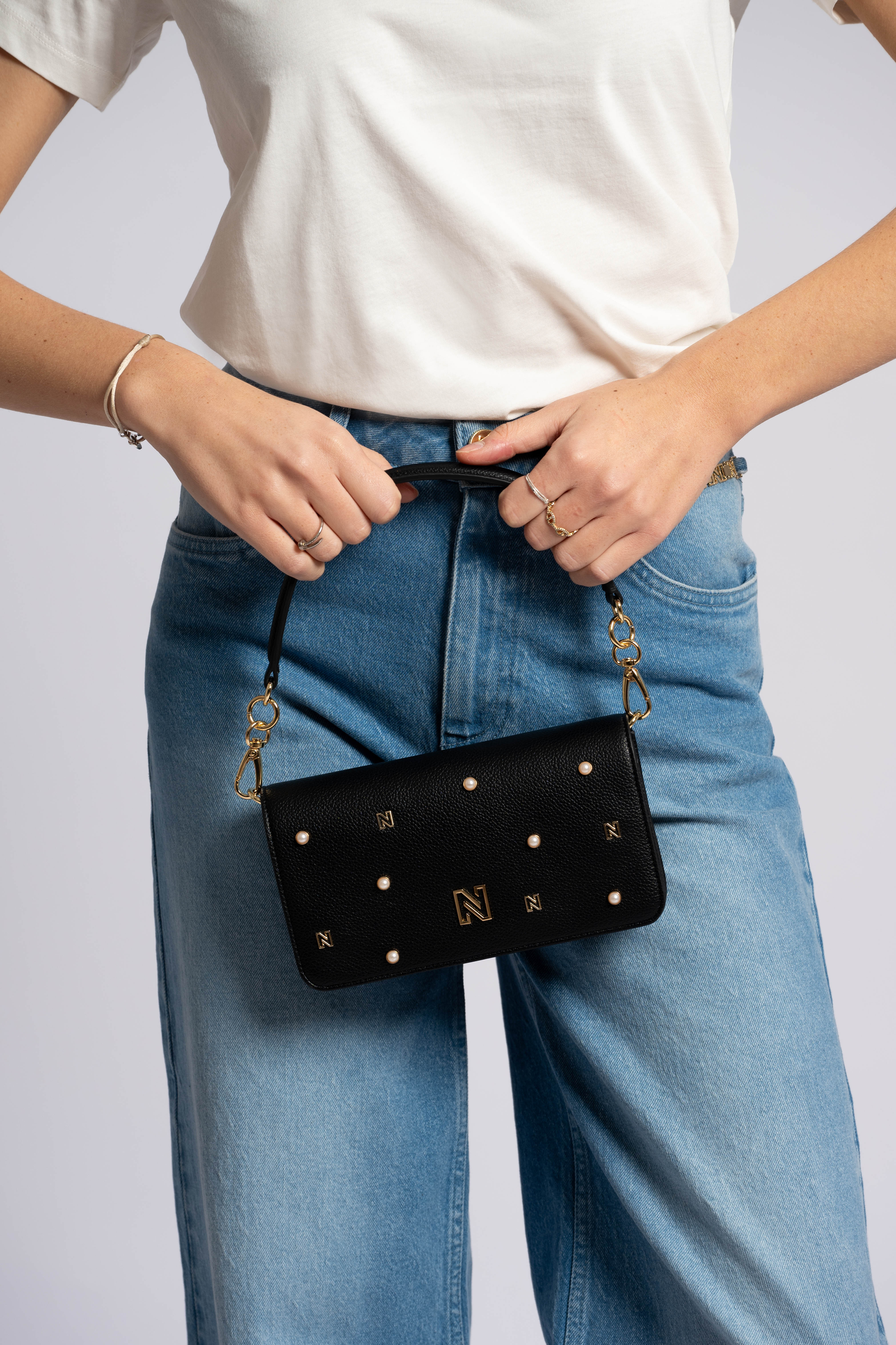 Shoulder bag with pearls