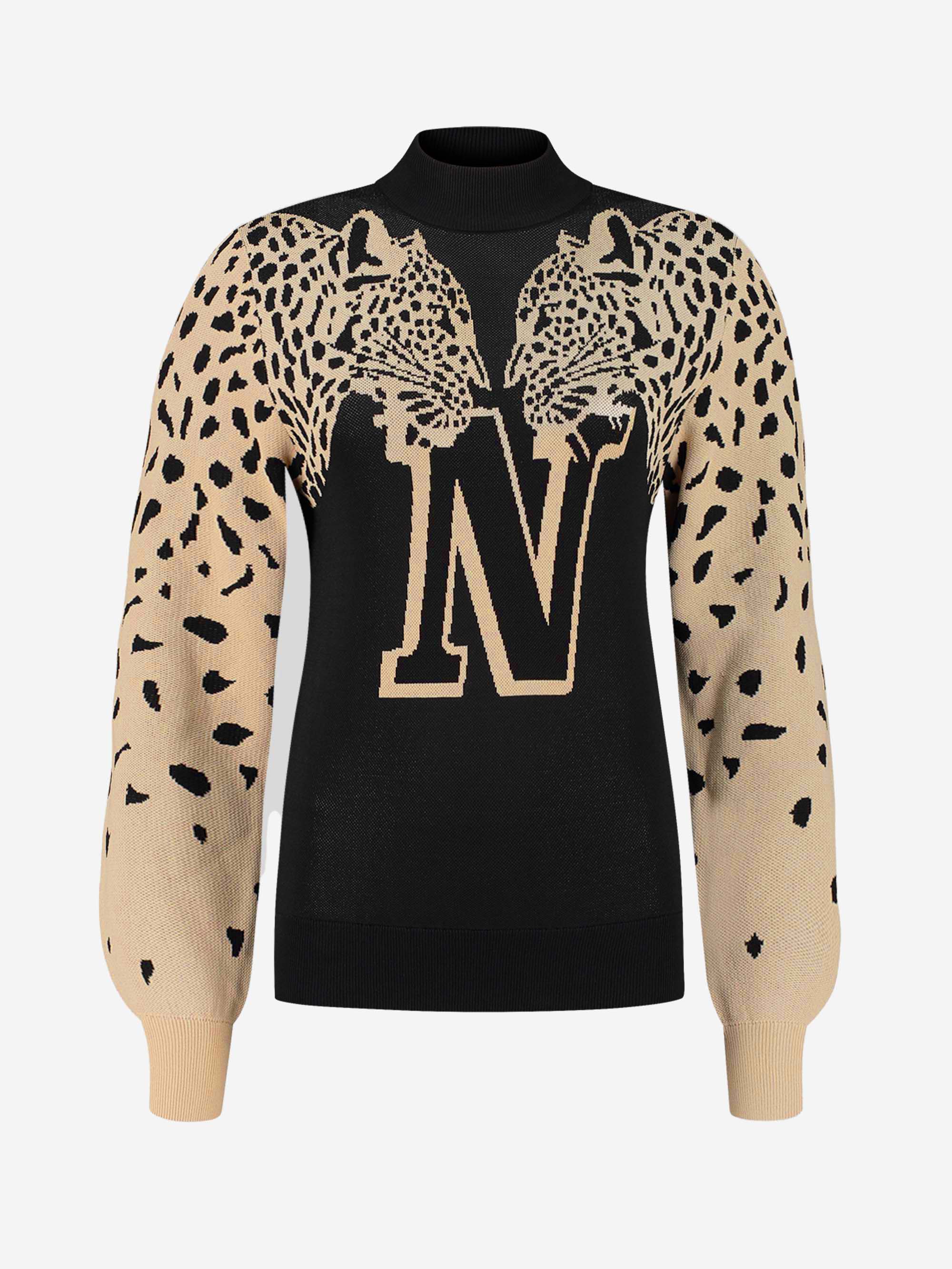 Pullover with leopards 