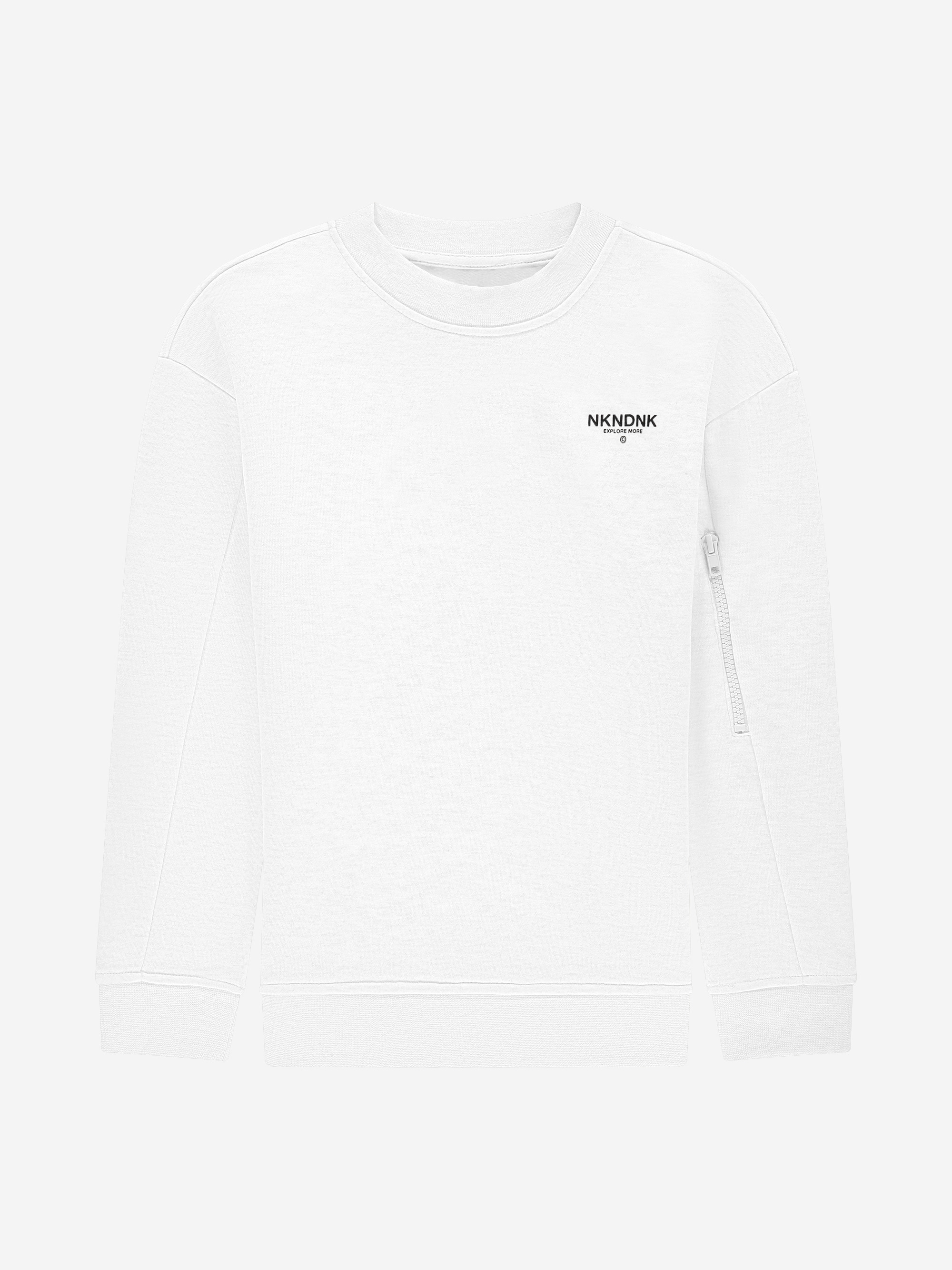 Sweater with zipper at the neck