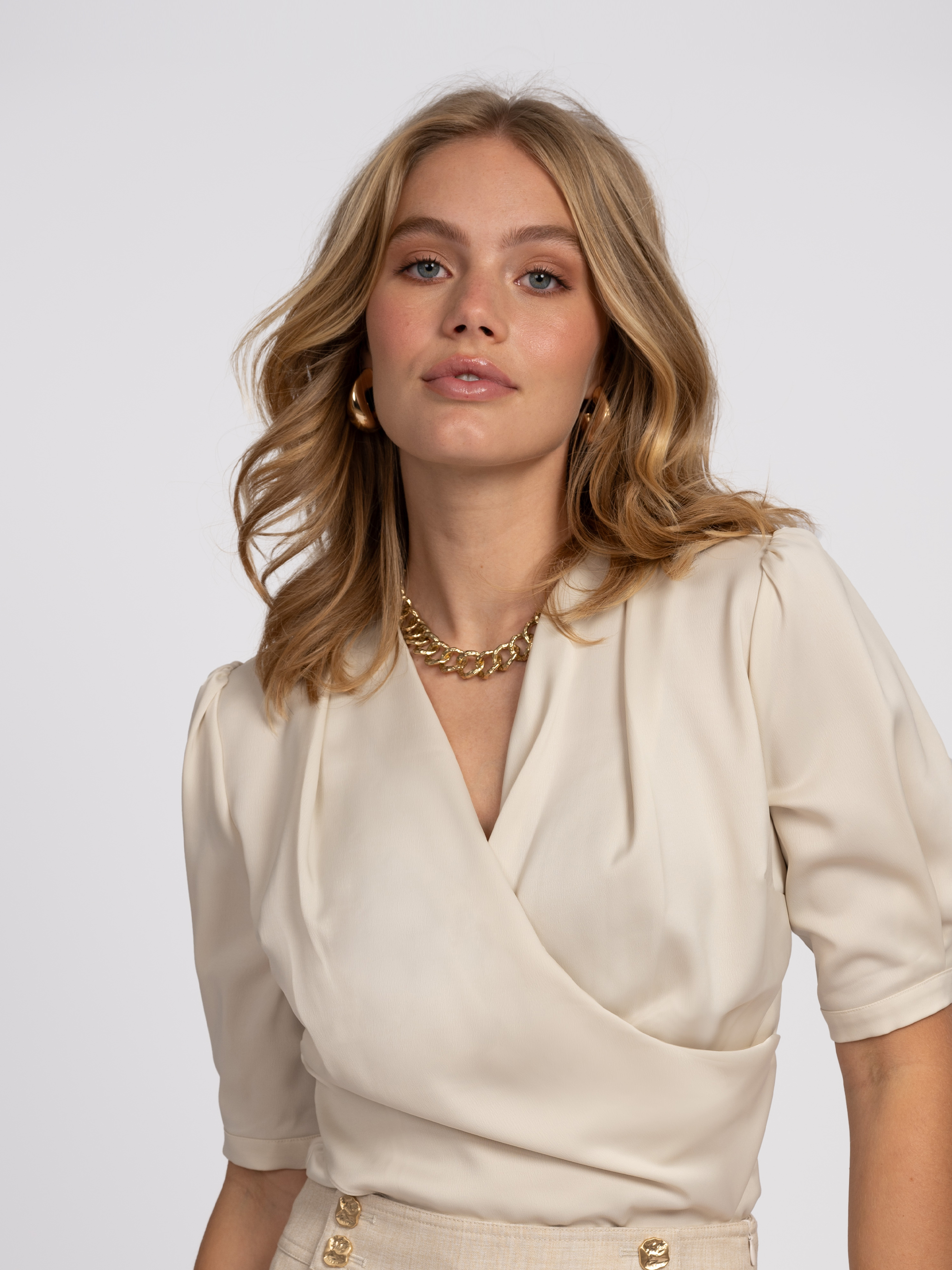 Satijnen blouse met watervalhals