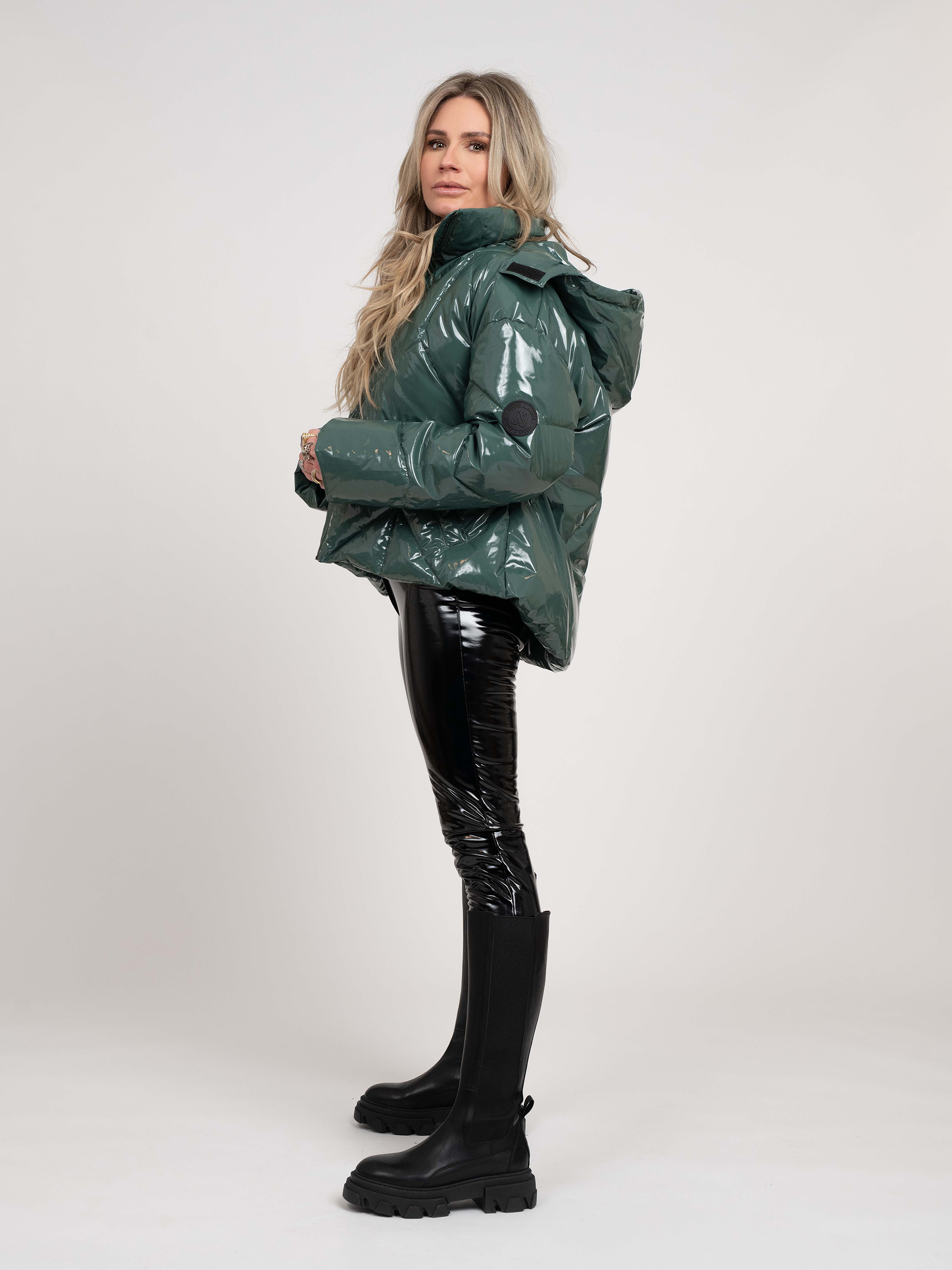 Shiny Puffer coat with hood