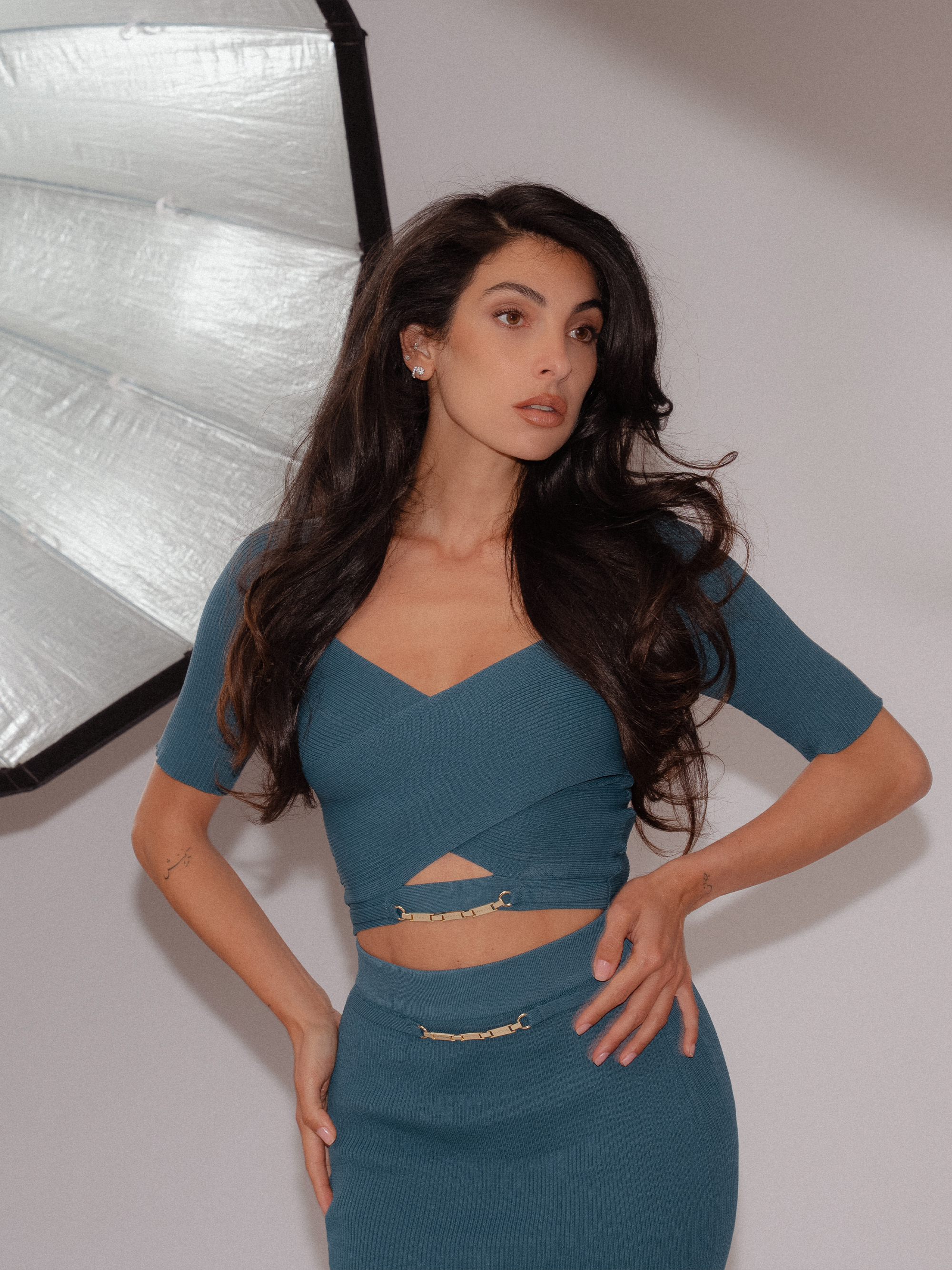 Geribde cropped top met gekruist detail